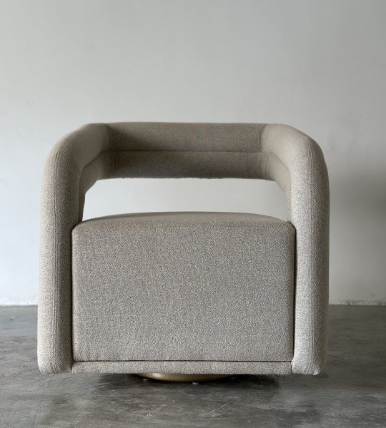 Curvy-Wrap Round Sofa Chair.